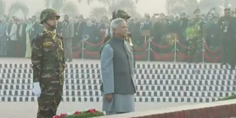 জাতীয় স্মৃতিসৌধে প্রধান উপদেষ্টার শ্রদ্ধা