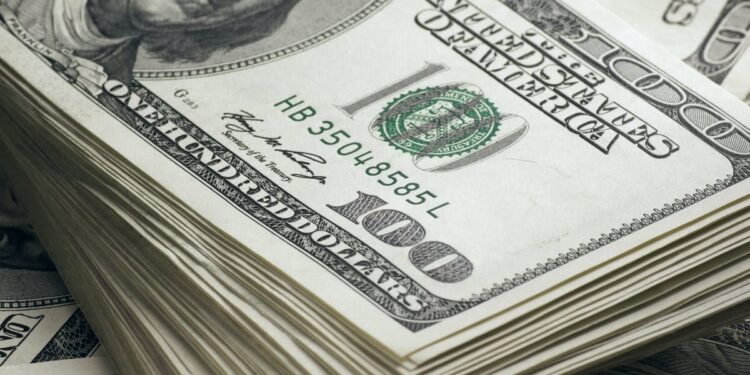 ব্যাংকে আমানত নিম্নমুখী