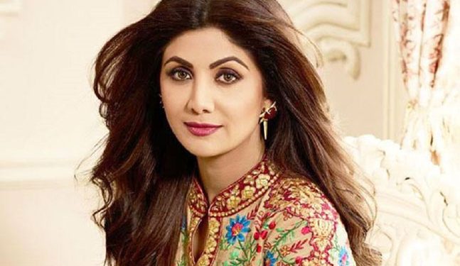 ঢালিউড তারকাদের সম্মাননা তুলে দিলেন শিল্পা শেঠি