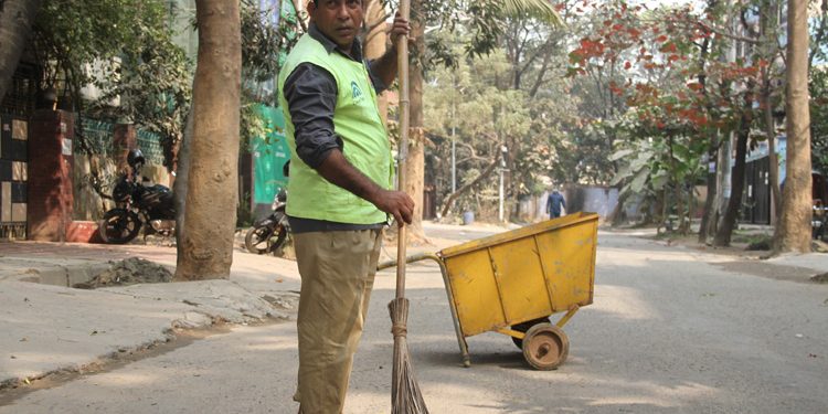 মোশাররফ করিম যখন সুইপার