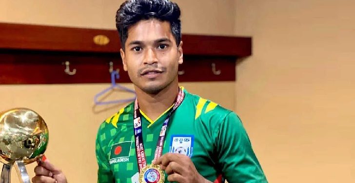 জাতীয় দলে খেলতে বিমানের চাকরি ছাড়লেন তিনি