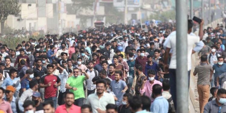 ৮ হাজার শিক্ষার্থীর বিরুদ্ধে পুলিশের মামলা