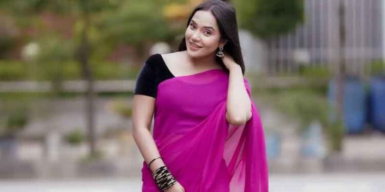 গ্রামের বাড়ি মিস করেন মাহি,মিস করেন খেজুর রস