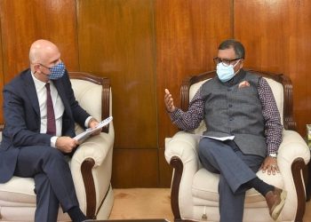 ‘পর্যায়ক্রমে দেশের সব মানুষই ভ্যাকসিন পাবে’