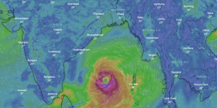 কক্সবাজার থেকে ৯০০ কিলোমিটার দূরে মোখা