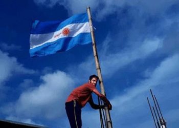 আর্জেন্টিনার পতাকা উত্তোলন করতে গিয়ে বিদ্যুৎস্পৃষ্টে যুবকের মৃত্যু