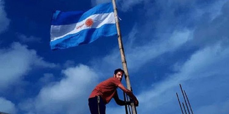 আর্জেন্টিনার পতাকা উত্তোলন করতে গিয়ে বিদ্যুৎস্পৃষ্টে যুবকের মৃত্যু