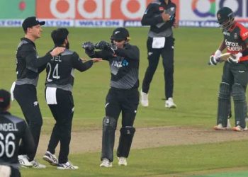 ৪ উইকেট হারিয়ে বিপাকে বাংলাদেশ