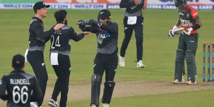 ৪ উইকেট হারিয়ে বিপাকে বাংলাদেশ