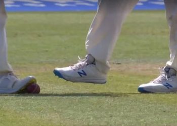 বল বিকৃতির অভিযোগ উড-বার্নসের বিরুদ্ধে