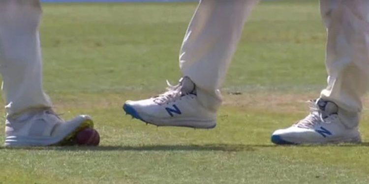 বল বিকৃতির অভিযোগ উড-বার্নসের বিরুদ্ধে