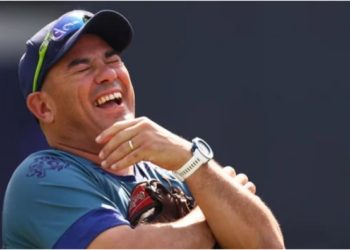 পদত্যাগ করেননি রাসেল ডমিঙ্গো