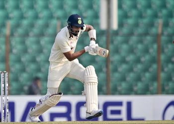 চার ব্যাটারকে ফিরিয়ে আশা দেখাচ্ছে বাংলাদেশ