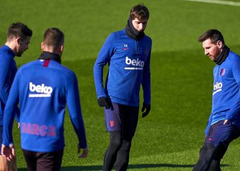 করোনা প্রতিরোধ : ফিফার কর্মসূচিতে মেসিরা