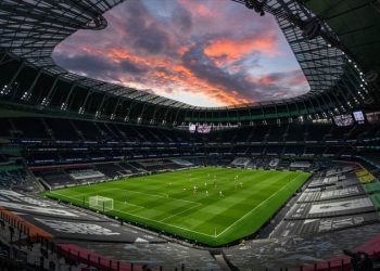 আগামী মাসে সীমিত সংখ্যক সমর্থককে মাঠে ফেরাচ্ছে ইংল্যান্ড