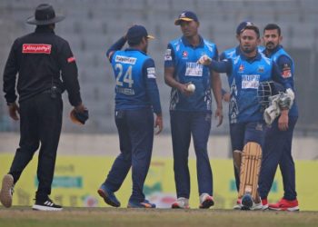 খুলনাকে হারিয়ে ঢাকার বিপিএল যাত্রা শুরু