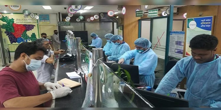 চলমান লকডাউনে ব্যাংক লেনদেনের সময় বাড়ল