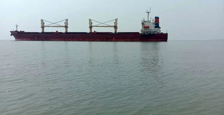 বন্দরে ভিড়েছে পায়রা তাপ বিদ্যুৎ কেন্দ্রের কয়লাবাহী দ্বিতীয় জাহাজ