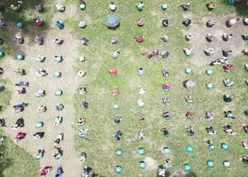 প্রধানমন্ত্রীর আহ্বানে ১ হাজার পরিবারকে ঈদ উপহার দিলো যুবলীগ