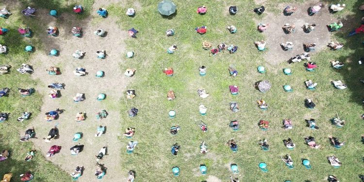 প্রধানমন্ত্রীর আহ্বানে ১ হাজার পরিবারকে ঈদ উপহার দিলো যুবলীগ