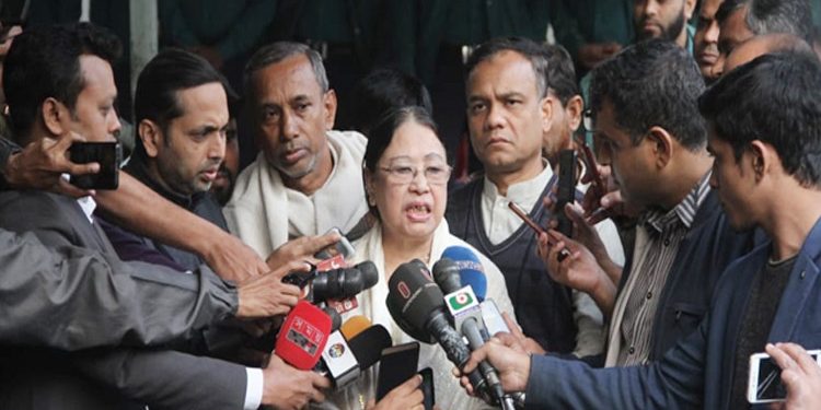 বাম হাত বেঁকে গেছে খালেদা জিয়ার,  উন্নত চিকিৎসা প্রয়োজন: সেলিমা