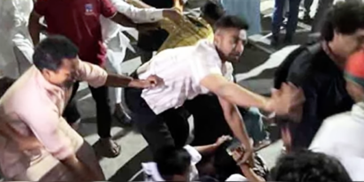 সমকামীদের ওপর সংঘবদ্ধ হামলা, নির্বিকার পুলিশ প্রশাসন 